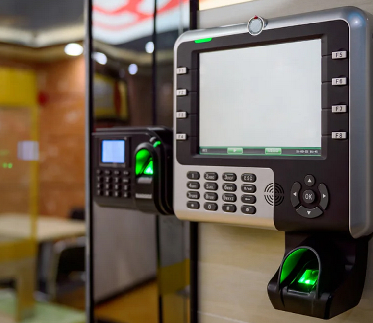 Control panels & keypads (wired/wireless)
Centralised automation controllers